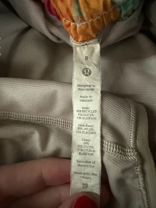 Lululemon Hotty Hot 2.5" - Image 2