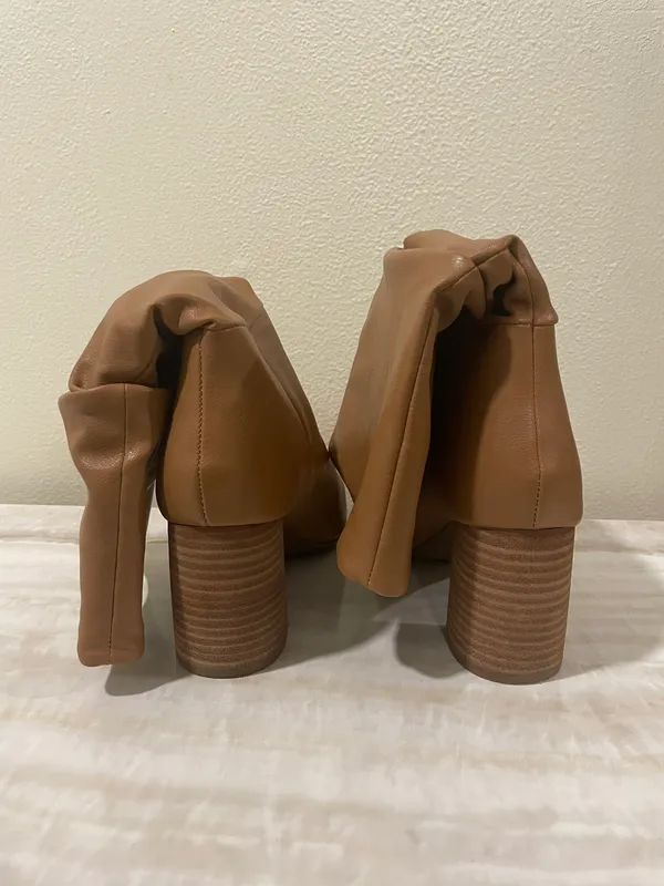 Mid Length Boots Tan Size 7.5 - Image 4