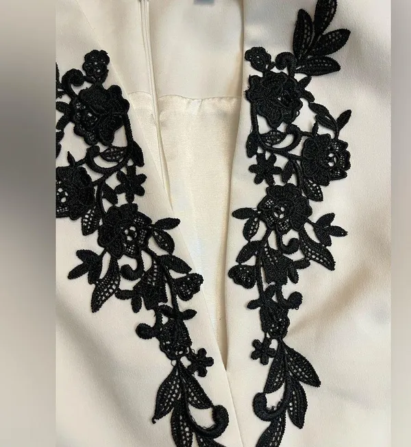 Gianni Bini white embroidered front dress - Image 4