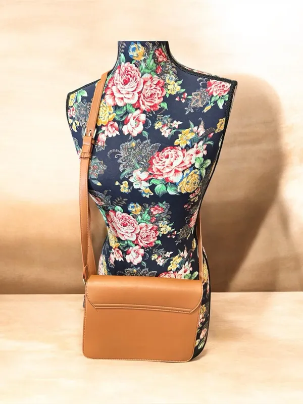 Pixie Mood Brown Crossbody Bag Magnetic Closure Adjustable Strap Inner Pockets - Image 4