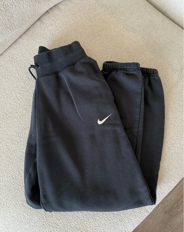 Nike Women’s Sweatpants Fleece Joggers - Image 2