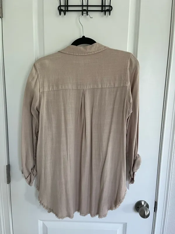 TJ Maxx Linen Button Down  - Image 3