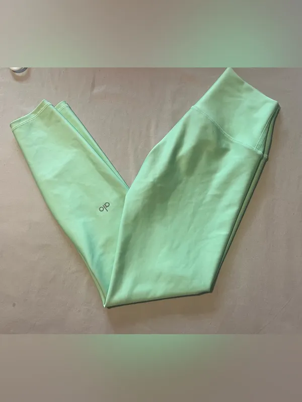 Alo airlift high rise leggings in ultra mint - Image 3