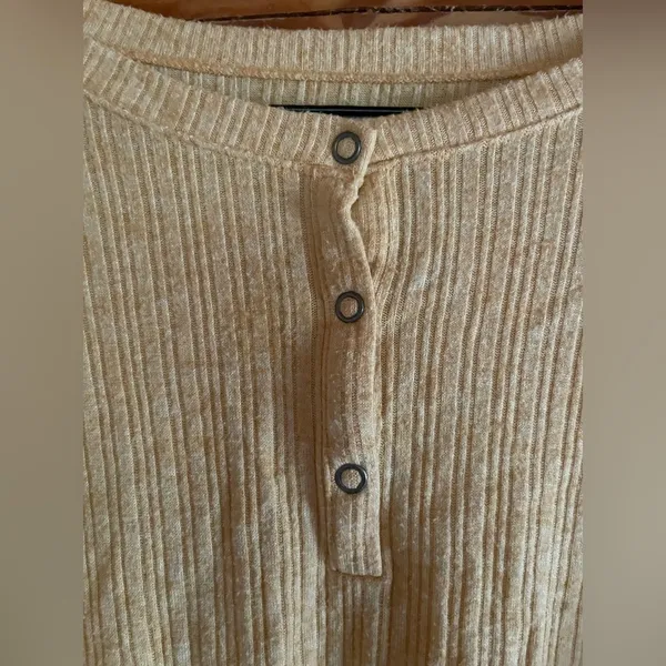 Hollister long sleeve cropped thermal​​​​ - Image 5