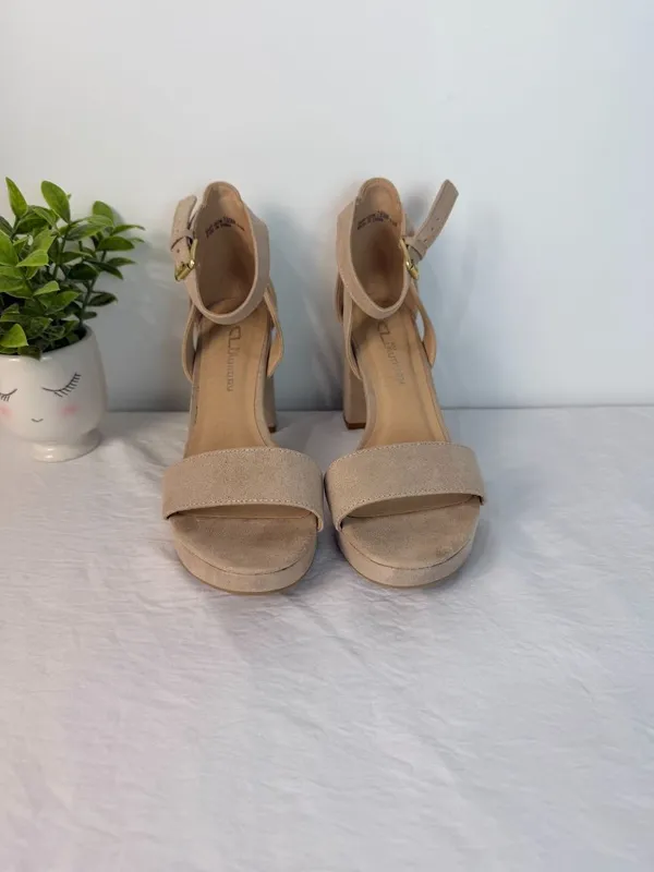 CL By Laundry Womens Beige Suede Block Heel Sandals Size 7.5W - Image 7