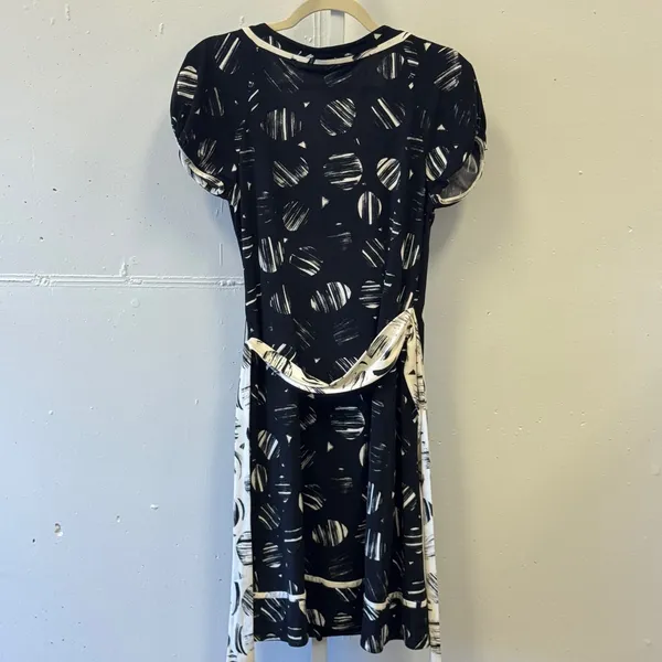 BCBGMAXAZRIA Black White Abstract Print Faux Wrap Dress Puff Sleeve V-Neck 034‎ - Image 2