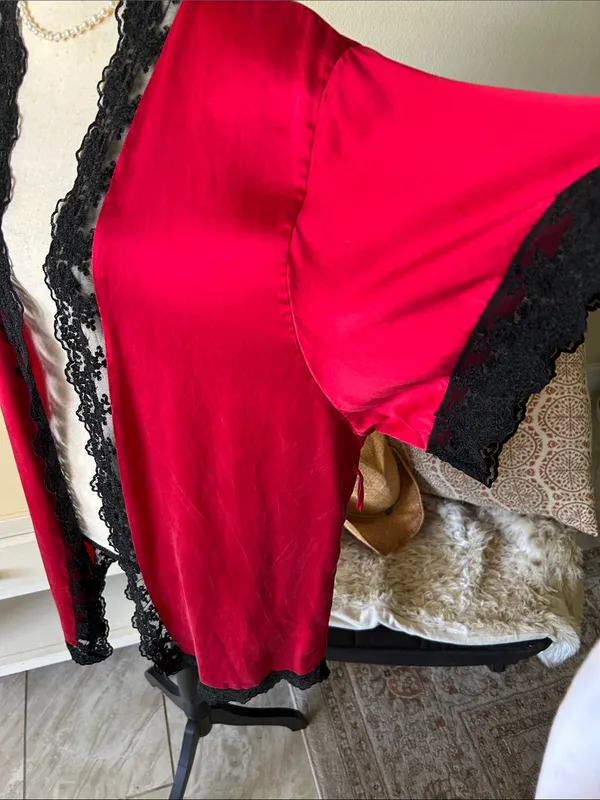 Victoria secret Vtg 80’s red silk blk lace trim short robe OS - Image 5