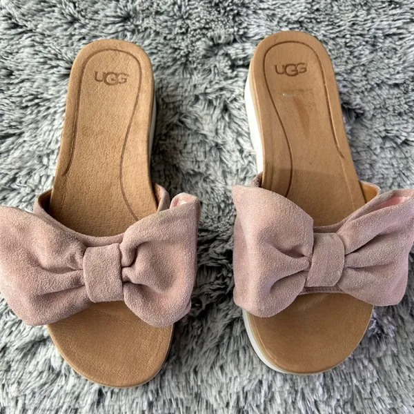 NWOT UGG Pink and Tan Slippers with Suede Bows - Image 2