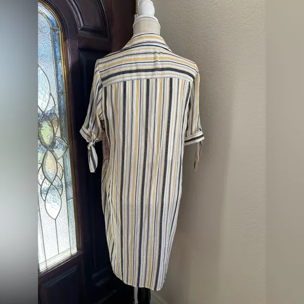 Chic Striped Button - Image 4