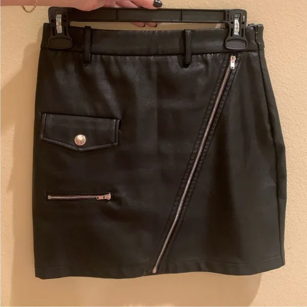 Superdown Addy faux‎ leather moto skirt size XS - Image 4