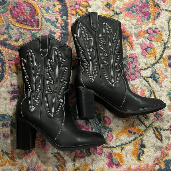 Black Cowgirl Boots Size 7 - Image 5