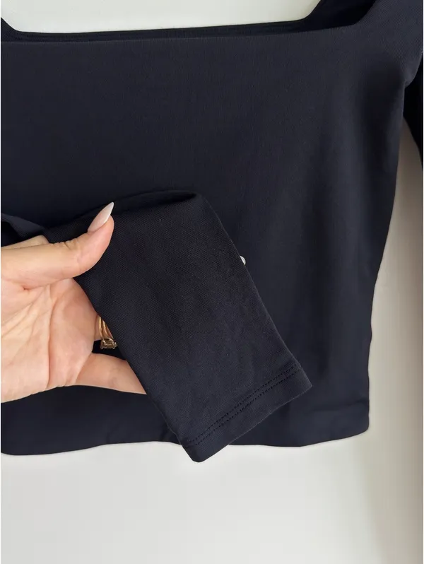Aritzia Babaton Contour Long Sleeve Square Neck Crop Top Black XS Stretch - Image 8