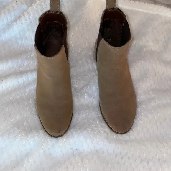 Gap Chelse Booties size 6 - Image 2