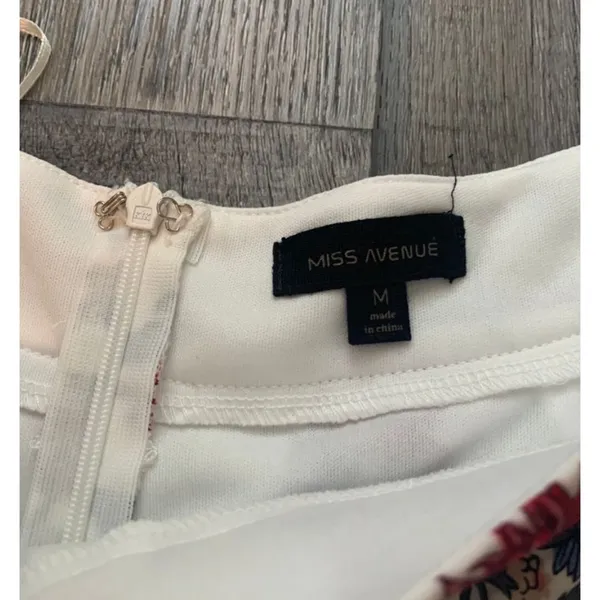 Miss Avenue Boutique shorts with flowers - Image 3
