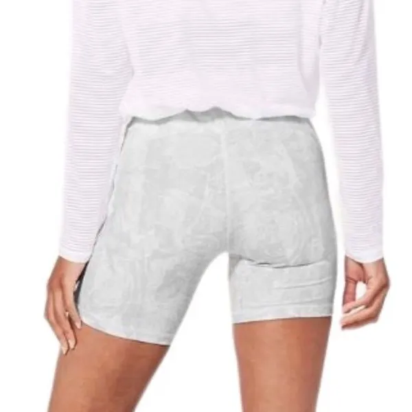 Lululemon Train Times Short 6 inseam Eternal Wave White / White Size 6 - Image 2