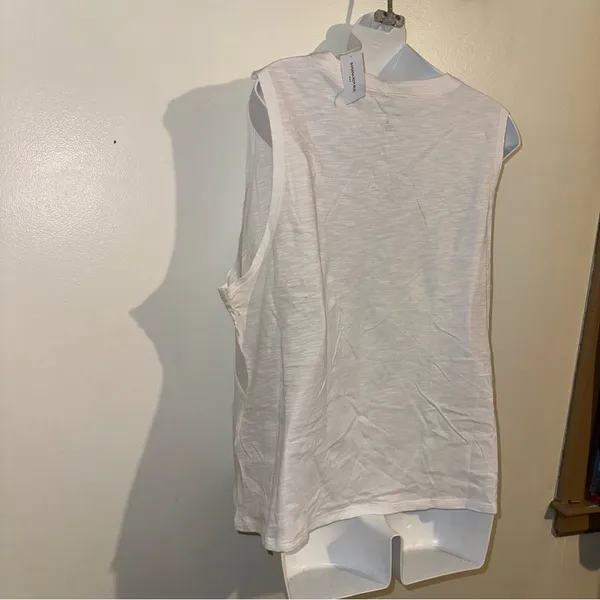 Banana Republic Short sleeve v neck cotton blend t-shirt in white size X-large - Image 14