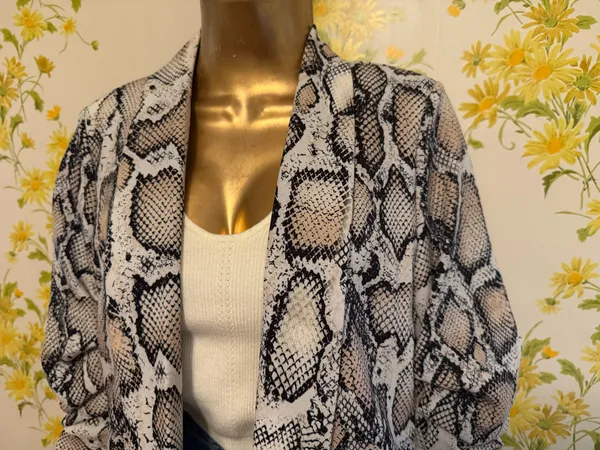 NWT Snake print 3/4 sleeve blazer size L Size L - Image 5