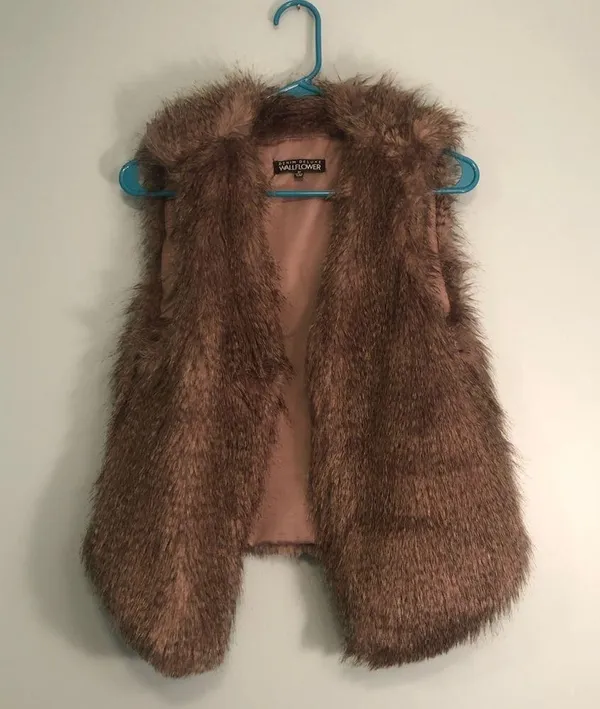 Wallflower brown fur vest size medium! - Image 2