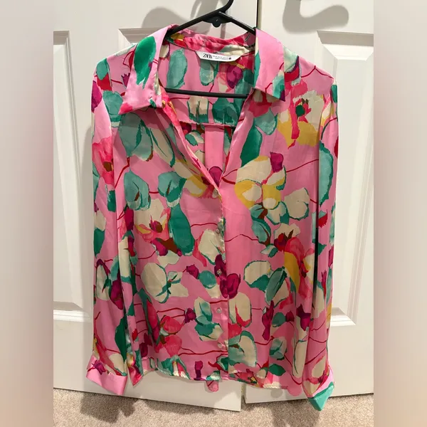 Zara Pink Floral Silky Button Up Blouse Size Medium - Image 2