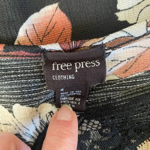 Free Press Clothing black pink floral off the shoulder short sleeve crop top M - Image 8