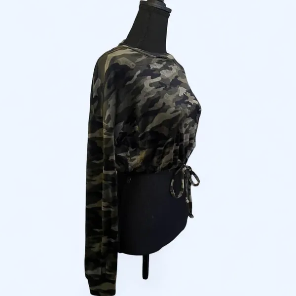 Velour Green camo long sleeve crop top with drawstring Size Small - Image 3