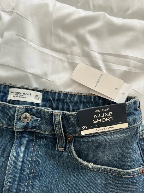 Abercrombie Mid-Rise A-Line Shorts Curve Love - Image 3