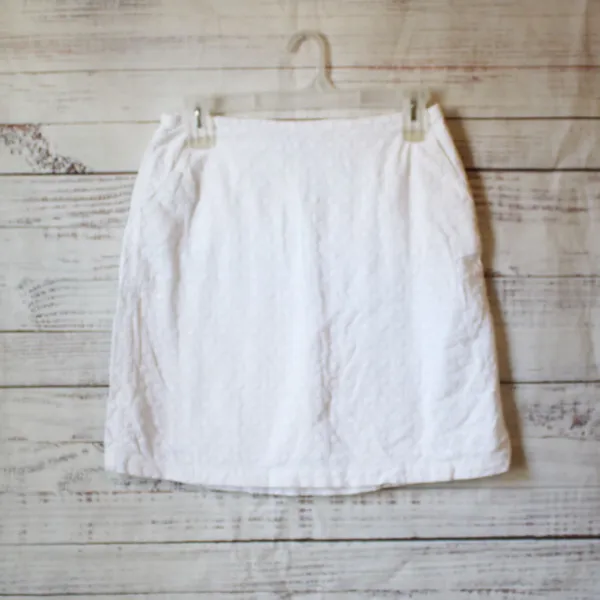 L.L..Bean favorite fit white eyelet fairhaven a-line skirt Size 8 - Image 2