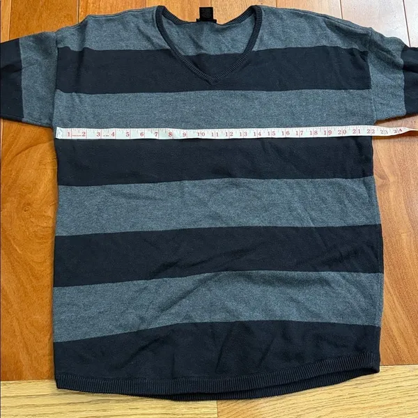 Ann Taylor Women’s‎ Charcoal and Black Striped Sweater size L - Image 7