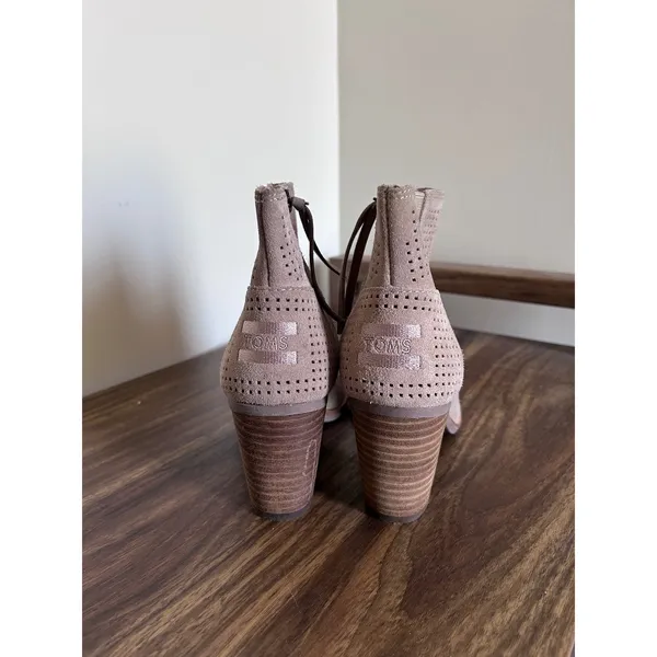 TOMS Majorca‎ Taupe Perforated Suede Peep Toe Ankle Booties Block Heel Women 5 - Image 4