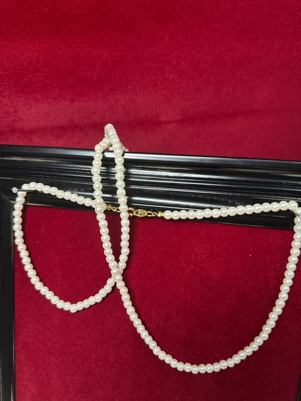 Avon signed white 5mm acrylic pearl bead necklace 33” - Image 3
