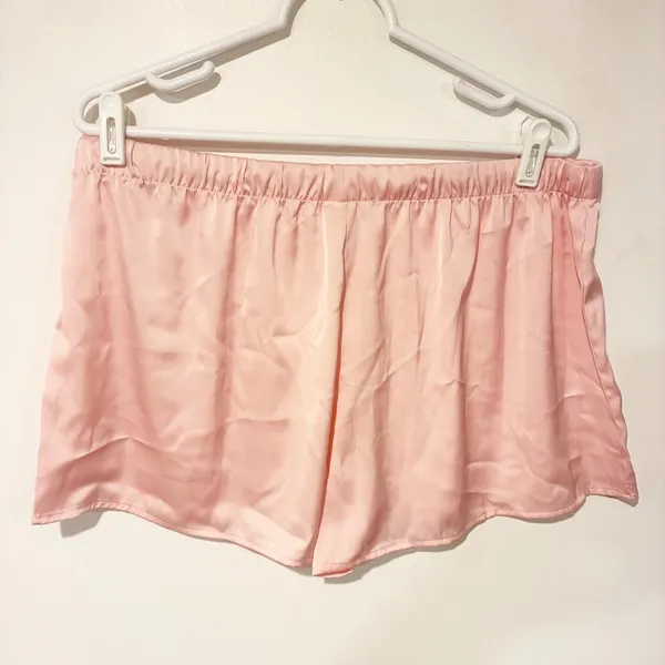 Juicy Couture Size XL Pink Satin 2‎ Piece Shorts Button Down Spellout Pajama NEW - Image 6