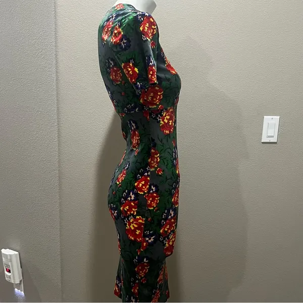 Zara green velvet short sleeve floral dress - Image 7