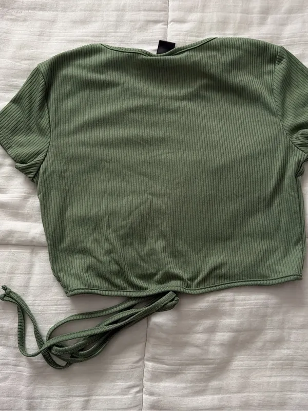 Just Polly Ribbed Olive Green Tie-Front Crop Top size M - Image 3