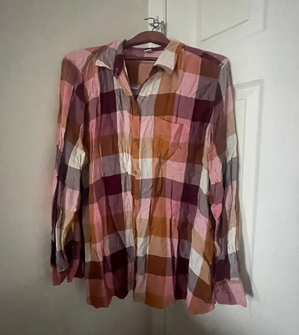 Old Navy blouse for woman size XXL - Image 2