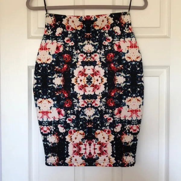 The Fifth Label Floral Scuba Pencil Skirt NWOT S - Image 2