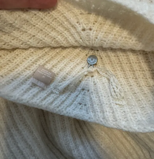 Anthropologie Knitted & Knotted ivory soft eyelash sleeves sweater - Image 5