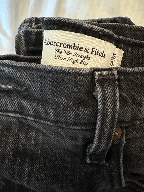 Abercrombie 90s High-Rise Ultra Straight Jeans Black - Image 2