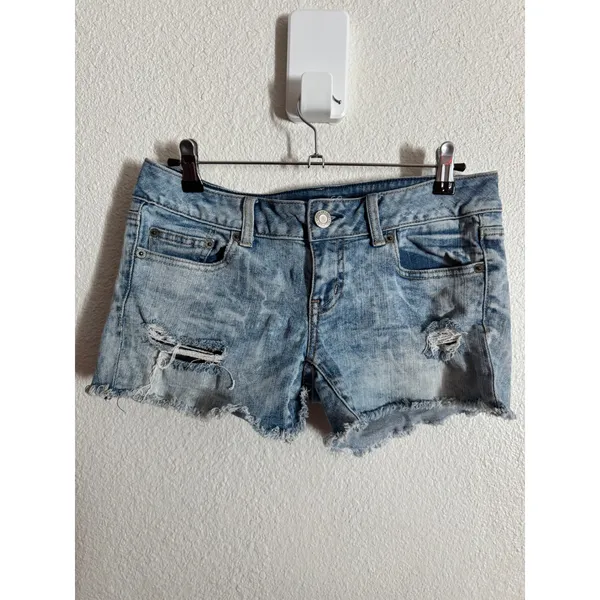 American Eagle Distressed Denim Shorts Light Acid Wash Stretch Size 4 Raw Hem - Image 2
