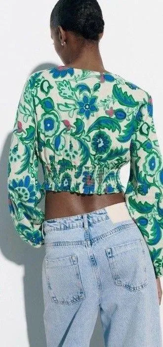 Zara Floral Cropped Long-sleeve Green and Blue Size Medium Resort Coastal Preppy - Image 2