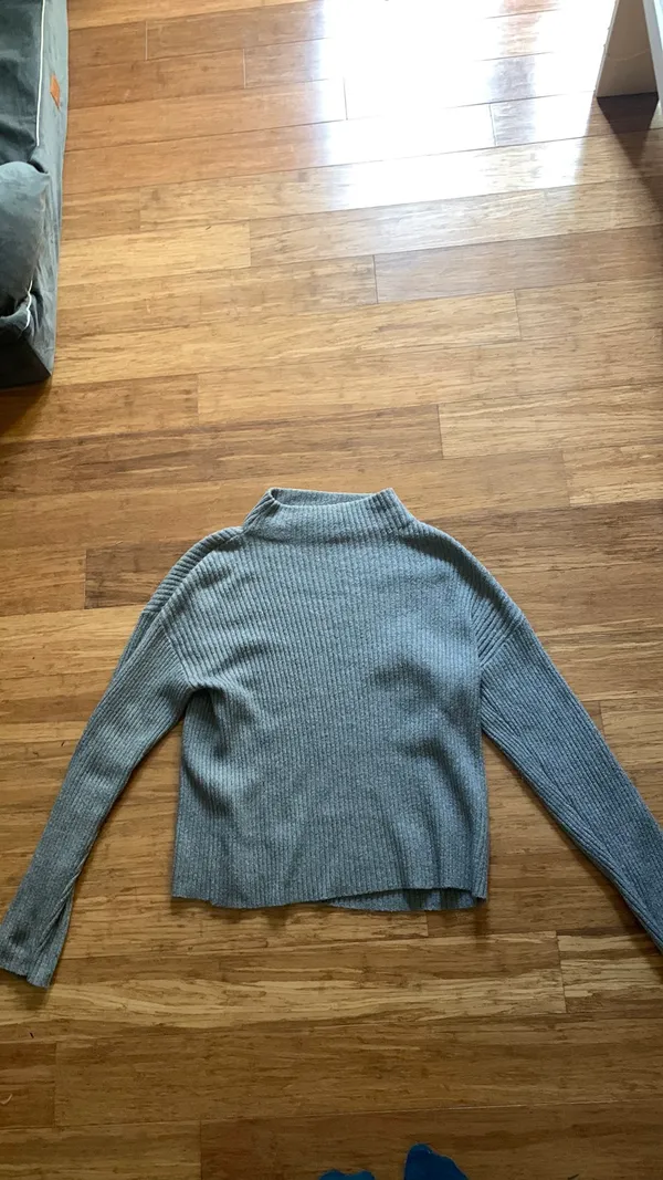 Urban Outfitters Sweater - Image 4