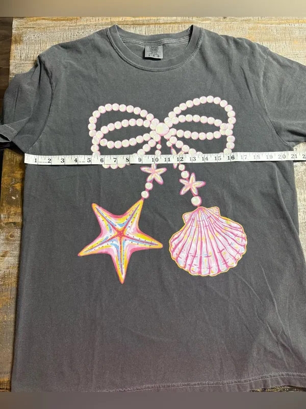 Comfort Colors PepperTee with Pearl Bow and Pastel Seashells - Image 5