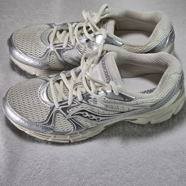 Saucony Ride Millennium Silver Cream Metallic Sneakers Women’s 10 NWOT - Image 5