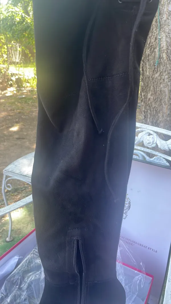 Vince Camuto Women long black boots - Image 5