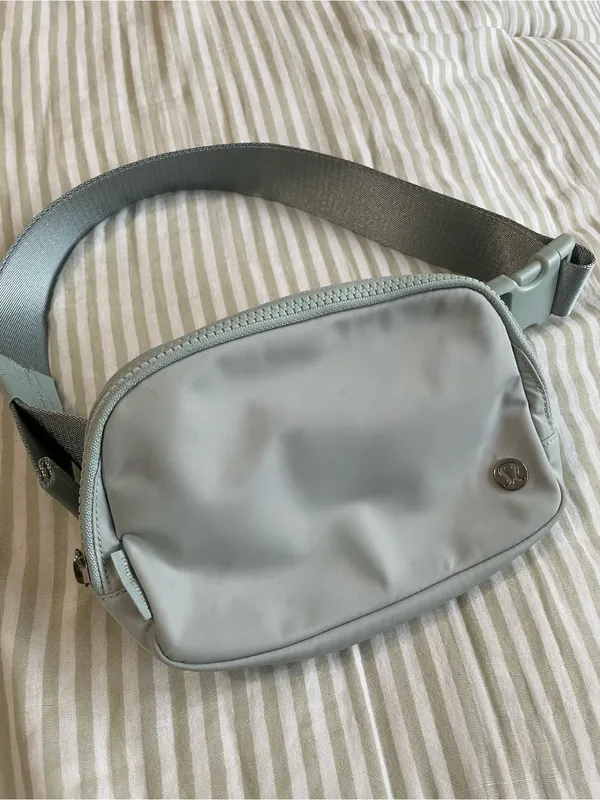 Lululemon Everywhere Belt Bag Seafoam Green Sling Shoulder Fanny Pack - Image 3