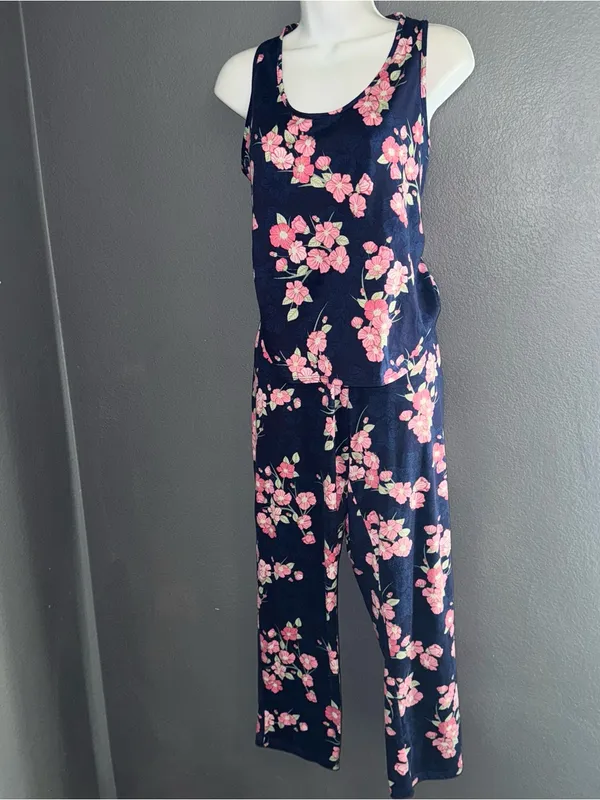 Flora Women’s Pajama Set Floral Pajamas Pants & Tank Top size Medium - Image 4