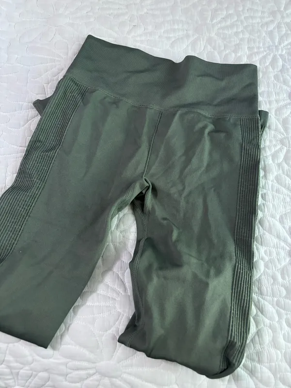 Forever 21 Green Leggings Workout - Image 4