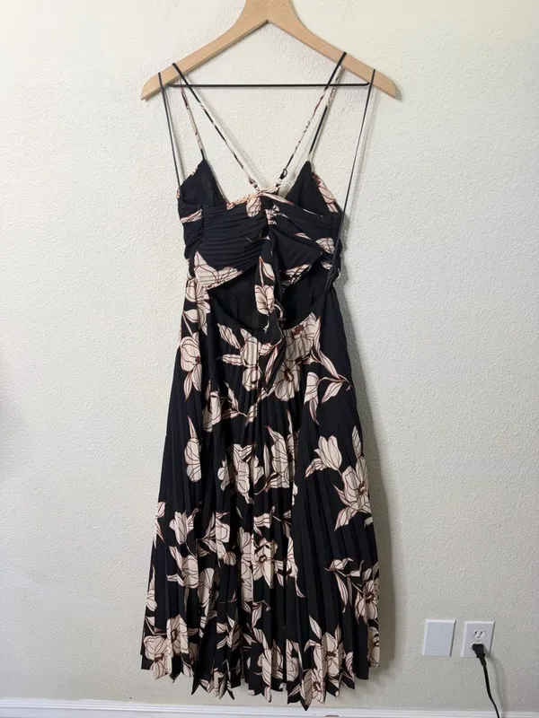 ASTR The Label Blythe Dress in Black Floral Pleated MIDI‎ Strappy Open Back S - Image 8