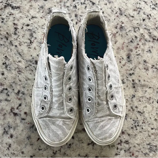 Blowfish Malibu Marley Sneaker Women 8 Gray Zebra Distressed Canvas Slip On Boho - Image 4
