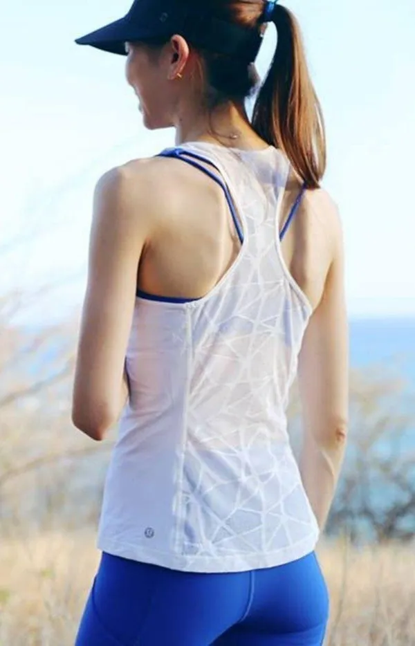 Lululemon Goal Crusher Tank w/ Patterned Mesh Back, Size 4, White, VGUC - Image 2