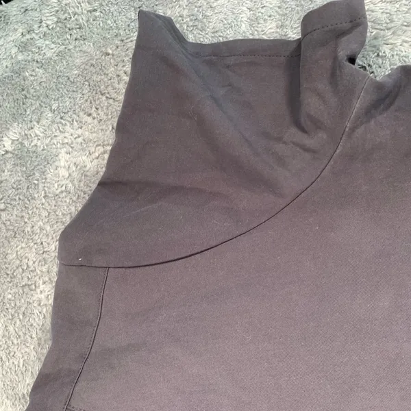 Figs V-Neck Short Sleeve scrub top Dark Gray - Image 6